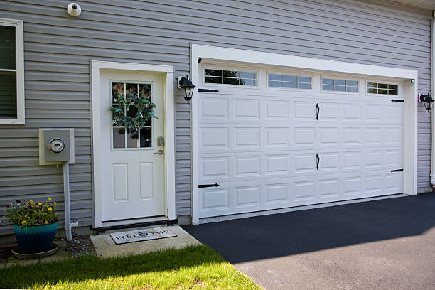 24/7 Emergency Garage Door Panel Replacement experts in West Pleasant View, CO